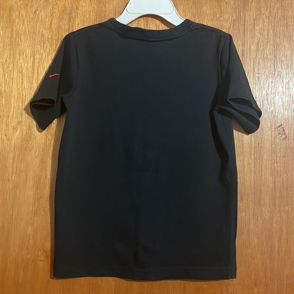 •NIKE•BLACK AND RED NIKE SHORT SLEEVE TEE COLLAB WITH BEATS HEADPHONES SIZE 4 - Picture 6 of 6